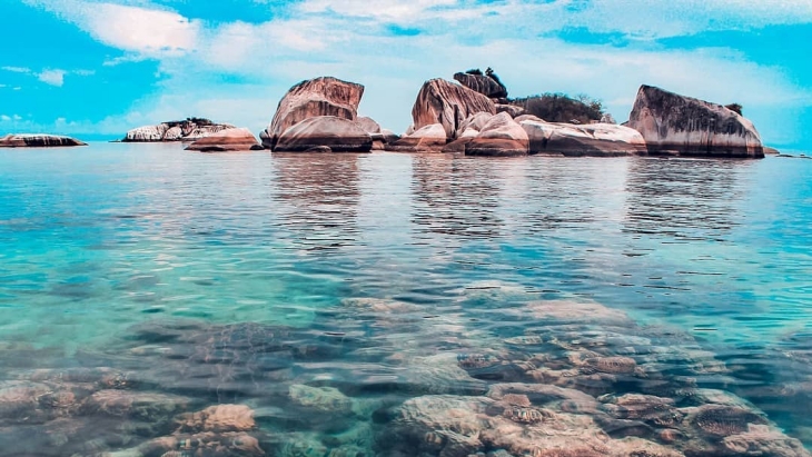 Belitung menjadi salah satu tempat yang dihadiahkan Open-trip.id (Sumber: Instagram/opentrip.id