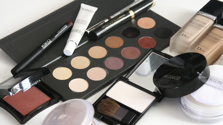 Alat-alat Rias yang Pasti Dimiliki Pencinta Make-up Korea