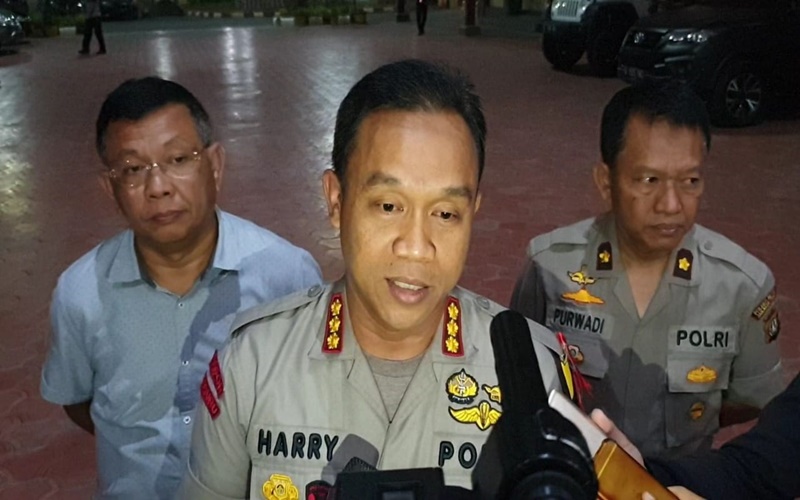Kombes Harry Kurniawan memberikan keterangan kepada awak media