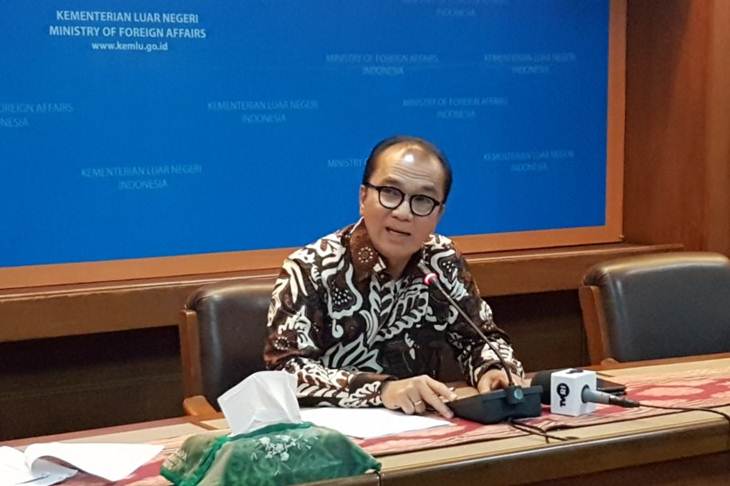 Arsip Foto. Duta Besar RI untuk Selandia Baru, Samoa, dan Kerajaan Tonga Tantowi Yahya saat menyampaikan keterangan pers di kantor Kementerian Luar Negeri RI, Jakarta, Selasa (7/5/2019). (ANTARA/Yashinta Difa)