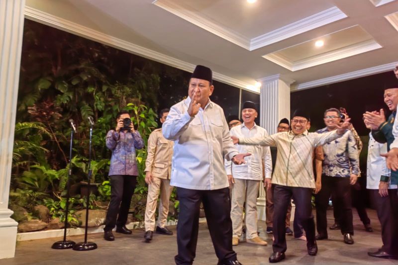 Survei Poltracking Indonesia: Elektabiltas Prabowo Ungguli Ganjar dan Anies