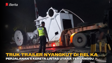 Truk Trailer Nyangkut di Rel KA, Perjalanan 4 Kereta Lintas Utara Terganggu