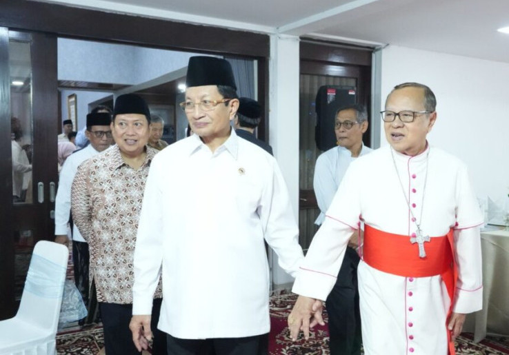 Simbol Toleransi, Kardinal Suharyo Gandeng Tangan Menteri Agama di Momen Idul Fitri