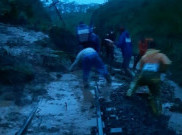Jalur KA Stasiun Pohgajih-Kesamben Blitar Sudah Bisa Dilalui setelah Longsor
