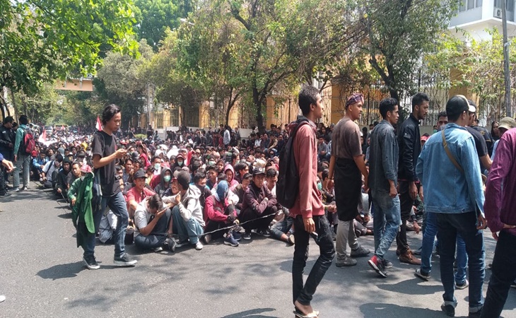 Ribuan massa menggelar aksi menuntut perbaikan sistem legislasi di Yogyakarta