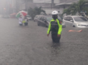 Depan Kantor Jenderal Idham Azis Tergenang Air