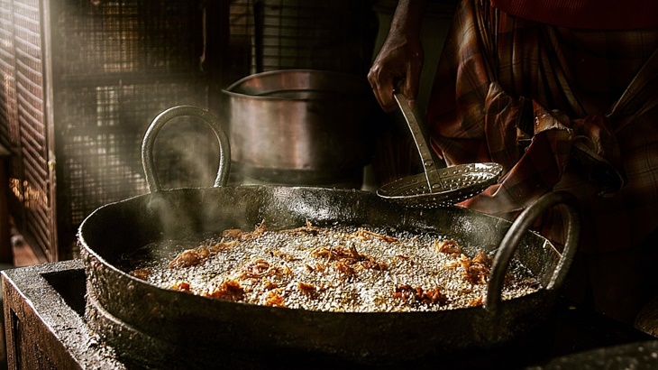 Kenapa Menggoreng dengan Minyak Bekas Lebih Enak?