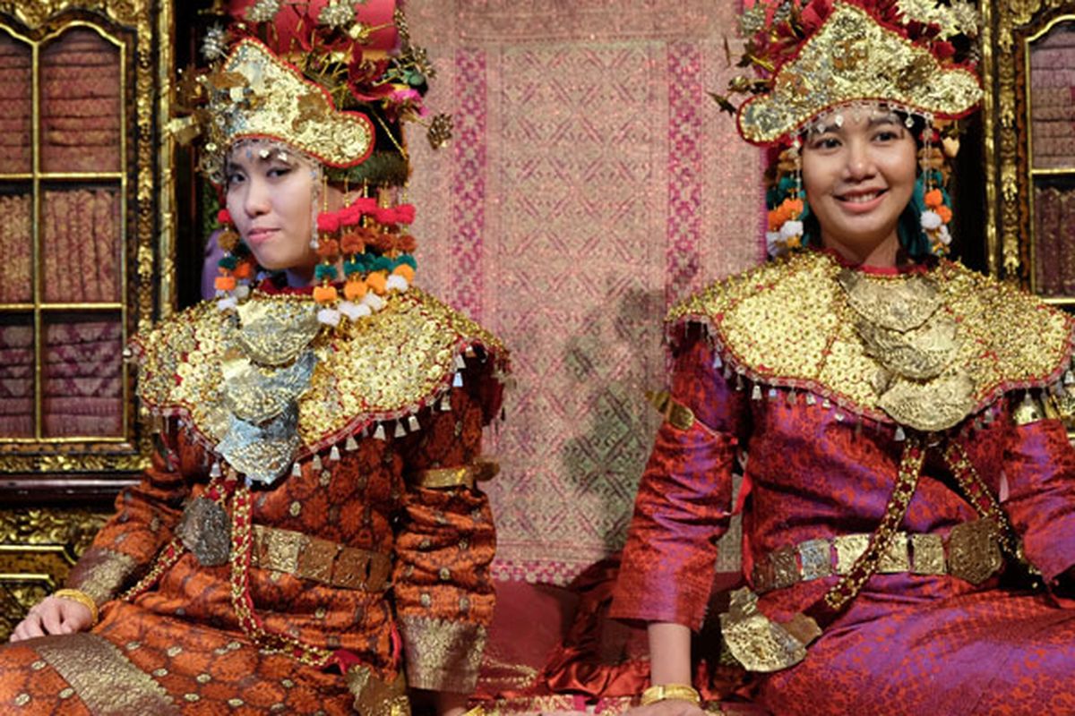 Menggali Makna Mendalam dari Pakaian Adat 'Aesan Gede' Khas Sumatra Selatan