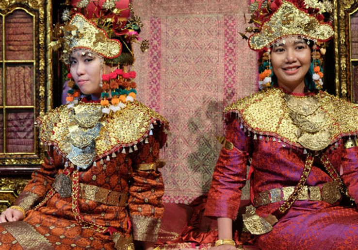 Menggali Makna Mendalam dari Pakaian Adat 'Aesan Gede' Khas Sumatra Selatan