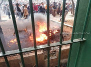  Sepeda Motor Seorang Wartawan Online Dibakar Massa