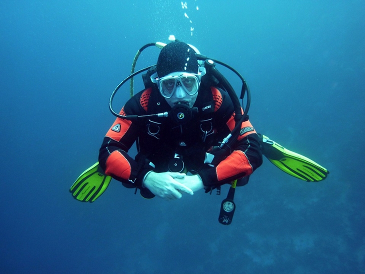 Ancol dimeriahkan dengan pengibaran bendera bawah air. (Foto: Pixabay/joakant)