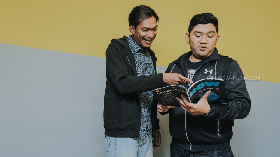 Pendiri market place travel opentrip.id Angga dan Eko saat ditemuin tim Merahputih.com di kantornya di Agro Plaza Kuningan, Jakarta, Selasa, (18/6) (Merahputih.com / Rizki Fitrianto)