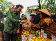 Wamen Kehutanan Sulaiman Umar Resmi Buka Pasar RHL di Manggala Wanabakti Jakarta
