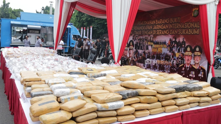 Polri menghancurkan barang bukti narkoba seberat 1,2 ton. (Foto: MP/Kanugrahan)