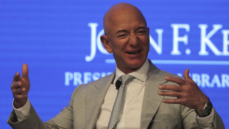 Jeff Bezos ke Luar Angkasa Bareng Pilot Perempuan Lansia