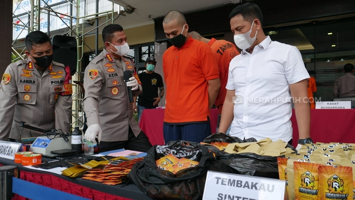   Polisi ungkap kasus peredaran  tembakau sintetis atau tembakau gorila di wilayah Kabupaten Tangerang dan Jakarta. (Foto: MP/Kanugrahan)