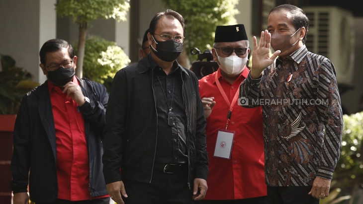 Hadiri Rakernas PDIP, Jokowi Disambut Prananda