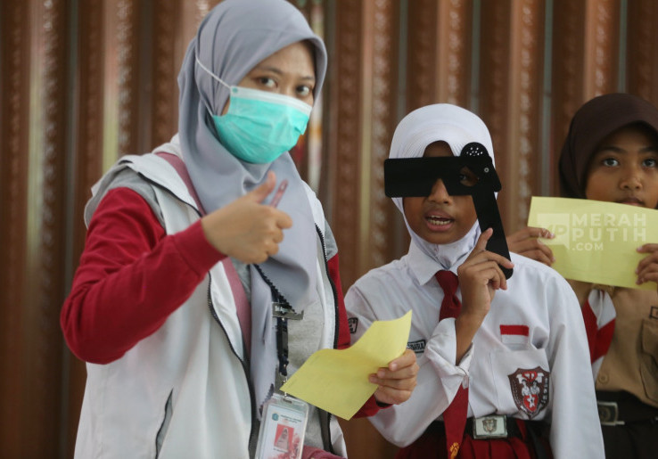 Antusias Siswa SDN Kramat Jati 02 Pagi Ikuti Cek Kesehatan Gratis dan Imunisasi