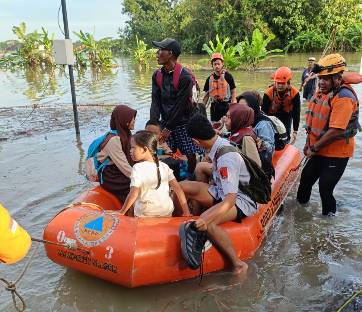 Bengawan Solo Meluap, 5 Kecamatan di Sragen Terendam Banjir