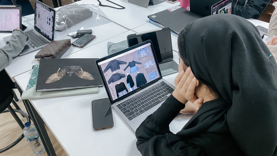 'Sweater Rework', Solusi Keberlanjutan di Industri Fesyen