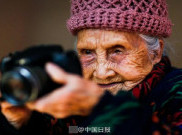 Di Usia 105 Tahun, Nenek ini Masih Aktif Memotret