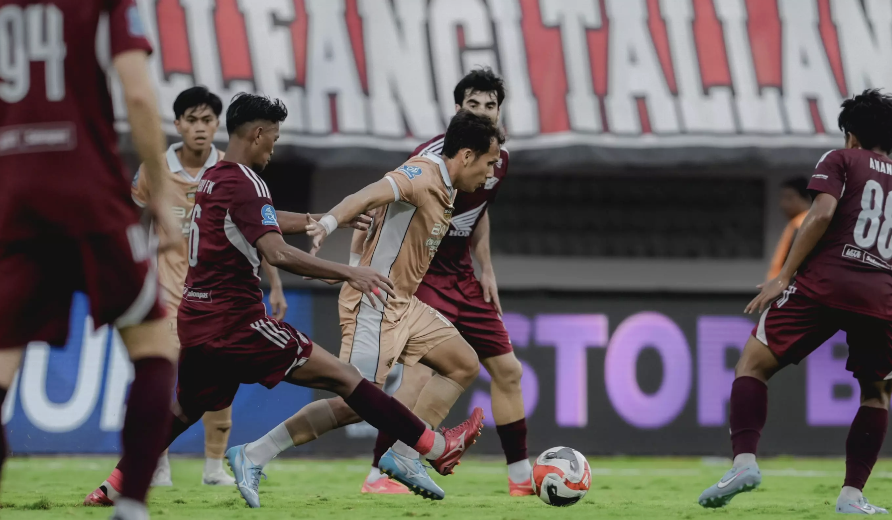 Jan Olde Riekerink Puas Dewa United Banten Lalui Tantangan Berat Melawan PSM dengan Kemenangan