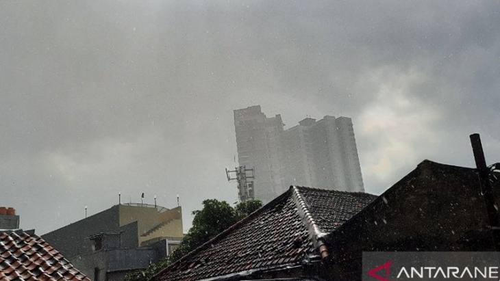 Sebagian Besar Wilayah Jakarta Diprediksi Hujan Ringan Siang Hingga Jelang Malam