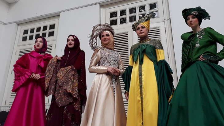 6 Desainer Indonesia Gelar Karya di Paris Fashion Week 2018