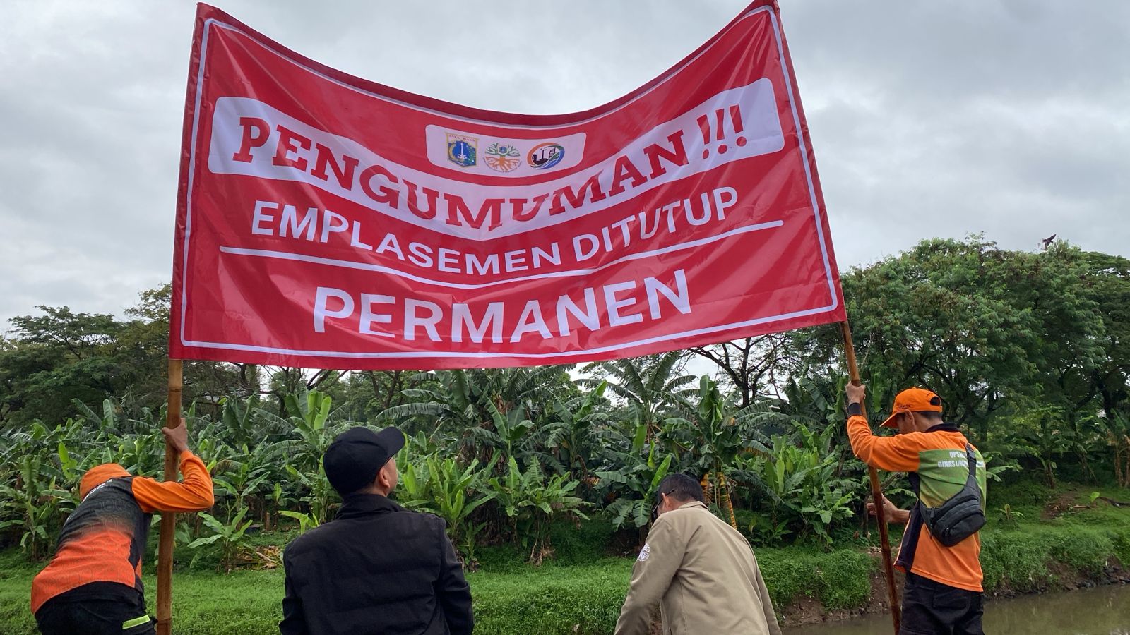 Pemprov DKI Tutup Tempat Pembuangan Sampah Sementara di Bantaran Kali Pesanggrahan Setelah Viral