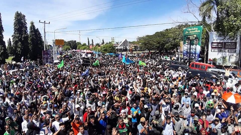 Kerumunan massa saat pilkada