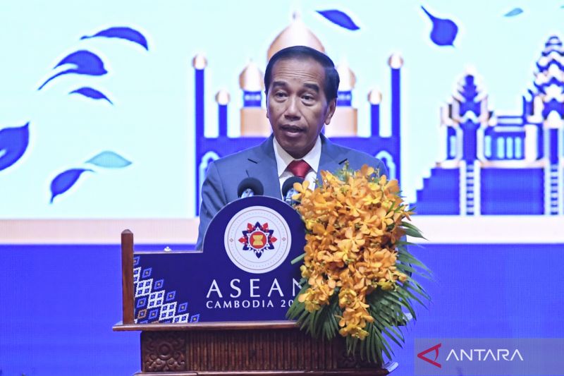 PDIP Bantah Hubungan Jokowi dengan Surya Paloh Renggang
