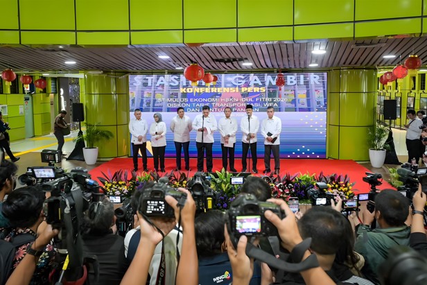 35,04 Juta Warga Miskin Dapat Bantuan 10 Kg Beras dan 2 Liter Minyak Goreng Jelang Ramadan