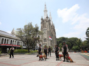 Jemaat Bisa Lewat Terowongan Silaturahmi Hadiri Misa Natal di Katedral Jakarta