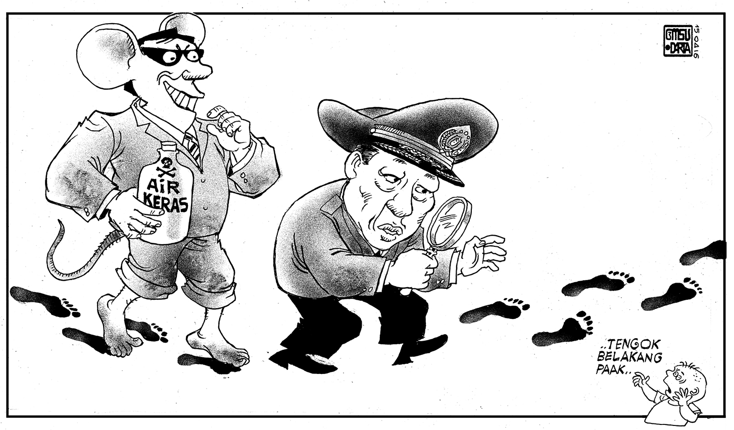 Meneropong Humor Om Pasikom 