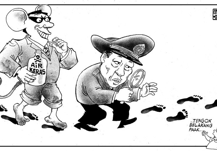 Meneropong Humor Om Pasikom 