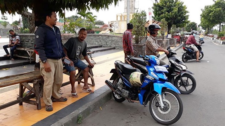 Fashion Statement Kang Ojek Pangkalan di Negeri Aing