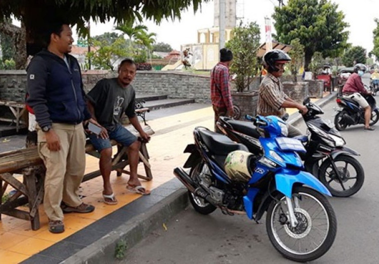 Fashion Statement Kang Ojek Pangkalan di Negeri Aing