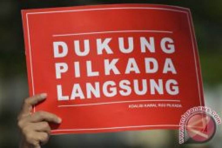 Arsip - Aktivis yang tergabung dalam Koalisi Kawal RUU Pilkada melakukan aksi unjuk rasa di kawasan Bunderan Hotel Indonesia, Jakarta, Minggu (14/9). Mereka menolak RUU Pilkada dan mendukung pelaksanaan pilkada langsung tanpa diwakili oleh DPRD. (ANTARA FOTO/Widodo S. Jusuf)