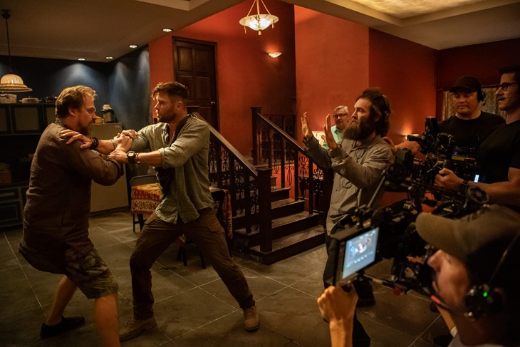 Chris Hemsworth Beraksi Sebagai Tentara Bayaran di FIlm 'Extraction'
