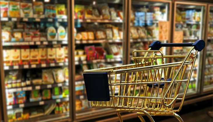Pakai botol yang bisa digunakan kembali supaya lebih hemat. (Foto: Pixabay/Alexas_Fotos)