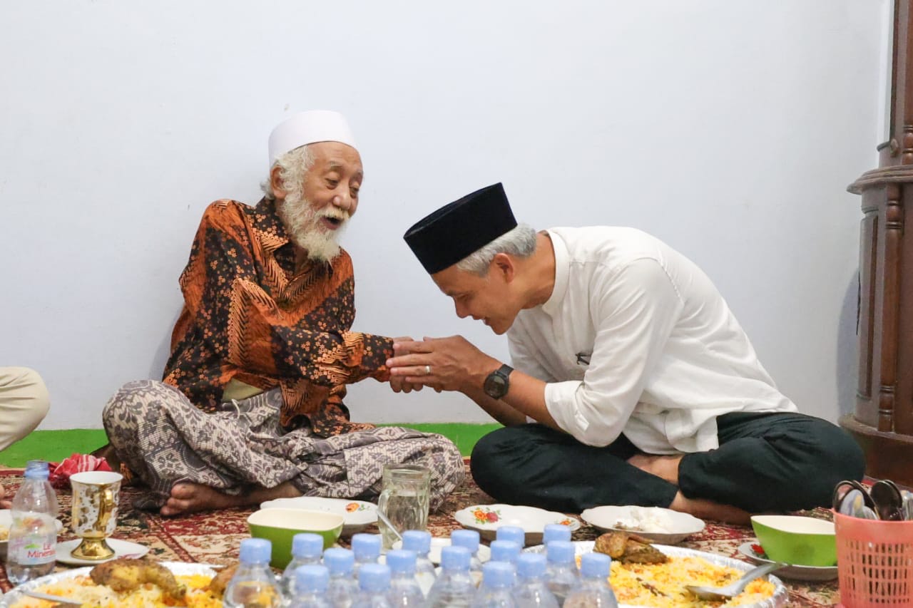 Ganjar Dapat Wejangan dari Abuya Muhtadi