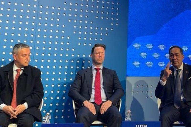Menteri Perdagangan Muhammad Lutfi saat menjadi pembicara di panel diskusi bertema "Absorbing Commodity Shocks" pada gelaran World Economic Forum (WEF). (ANTARA/ HO Biro Humas Kementerian Perdagangan)