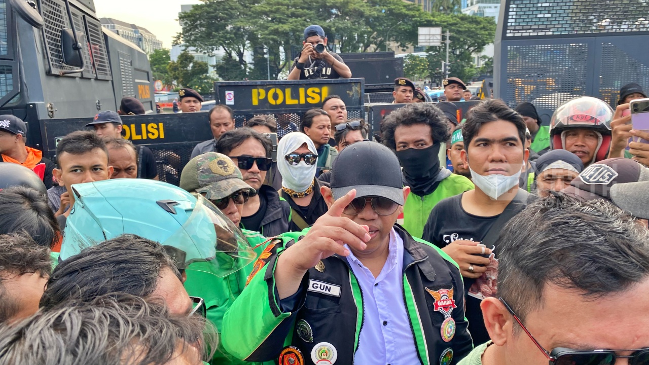 Ribuan Ojol Tutup Jalan, Minta Kenaikan Tarif hingga Tuntut Prabowo Sanksi Aplikator