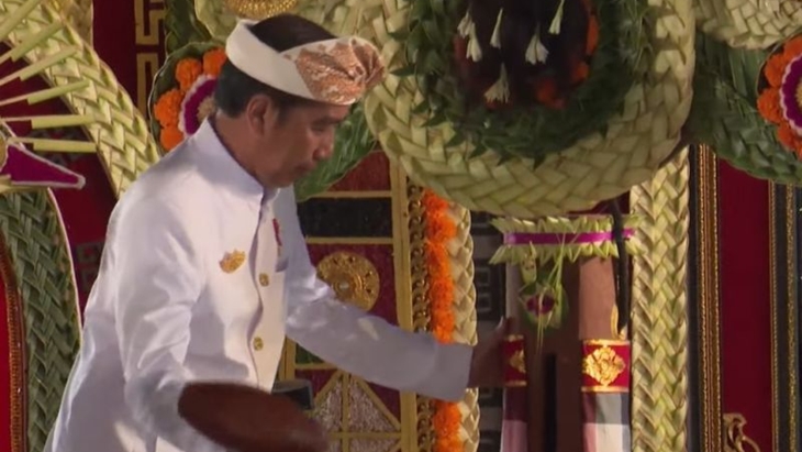 Jokowi Minta Kemegahan Pura Besakih Diiringi dengan Pengelolaan Profesional