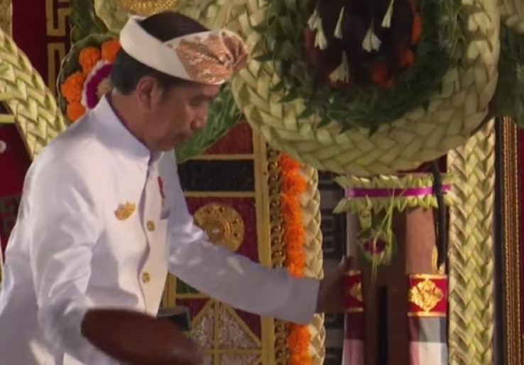 Jokowi Minta Kemegahan Pura Besakih Diiringi dengan Pengelolaan Profesional
