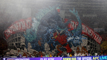 Aksi Koregrafi Godzilla dalam Laga Timnas Indonesia Lawan Jepang di Stadion GBK