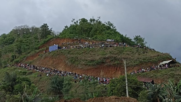 Naik ke Atas Bukit, Warga Antusias Nonton Balapan di Sirkuit Mandalika