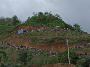 Naik ke Atas Bukit, Warga Antusias Nonton Balapan di Sirkuit Mandalika