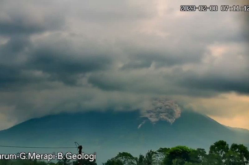 Gunung Merapi Gugurkan Awan Panas, Jarak Luncur 1,5 Km