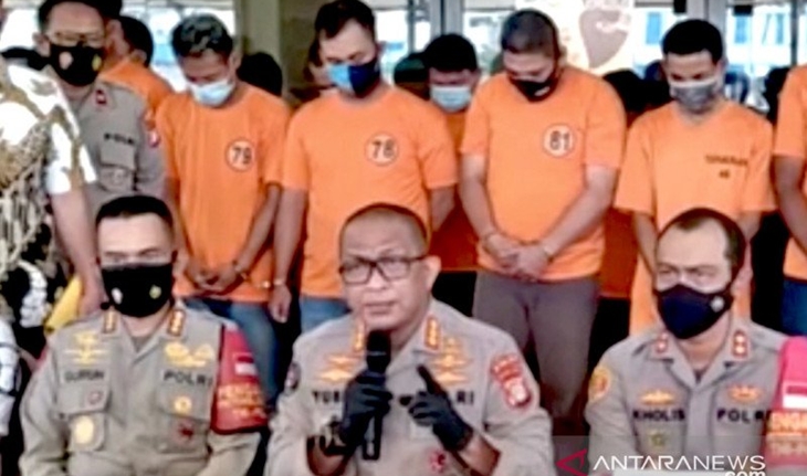 Viral Aksi Disebut Balas Dendam Kelompok Preman Pecahkan Kaca Kontainer